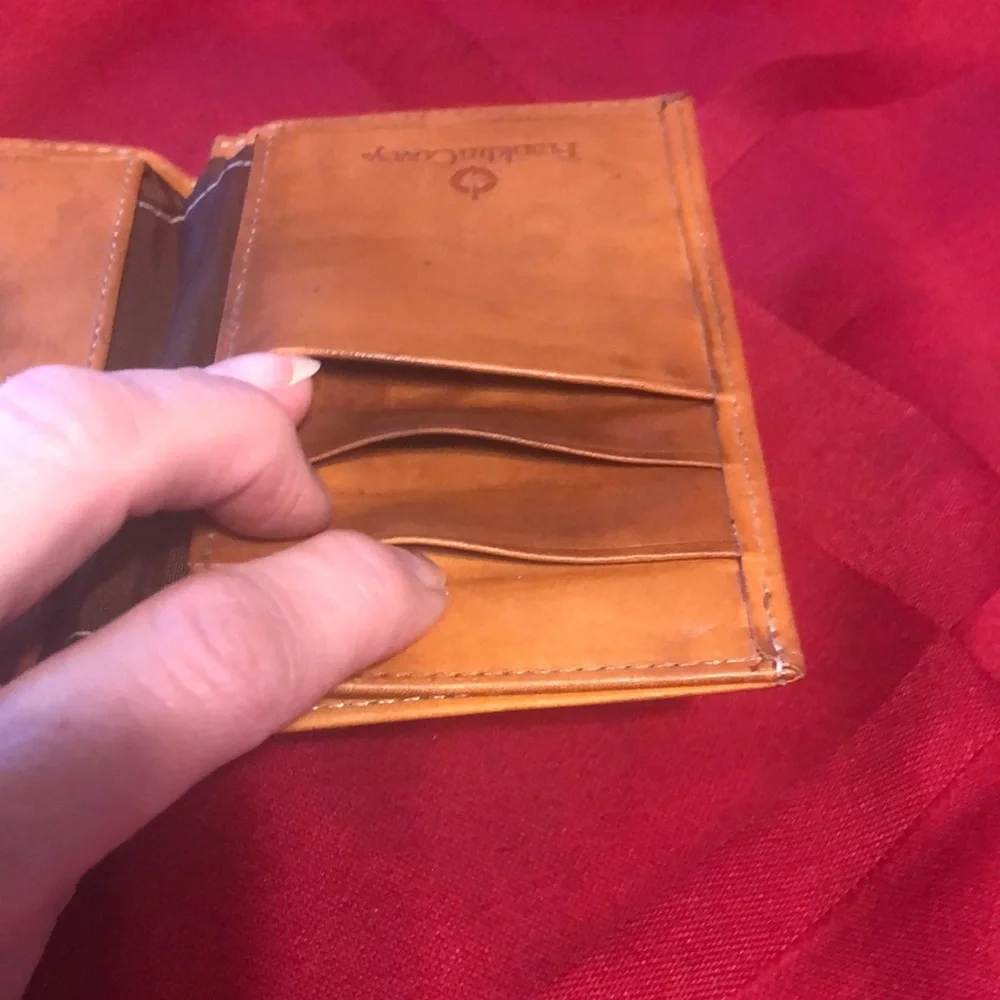 PreOwned- Franklin Covey Leather Wallet 3 credit card slots-2 slots for receipts - Picture 8 of 11